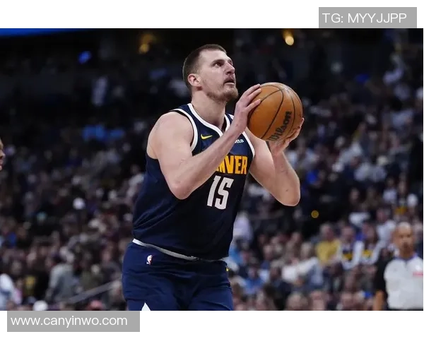 勇士队与掘金队激烈对决 展现顶级篮球技艺与策略博弈