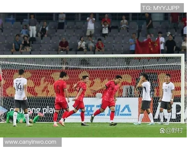 国足主场鏖战逆转取胜 展现顽强拼搏精神点燃全国球迷激情 国足主场鏖战逆转取胜 展现顽强拼搏精神点燃全国球迷激情